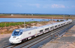 Uno de los trenes Alvia que hacen la línea Huelva-Madrid.