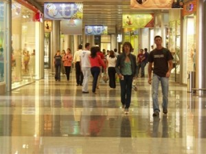 Imagen de archivo del Interior del centro comercial Aqualon.