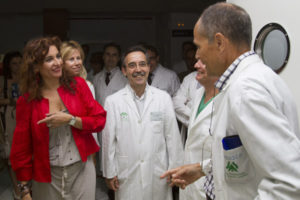 La consejera Montero en el hospital Vázquez Díaz. (Foto: Julián Pérez)