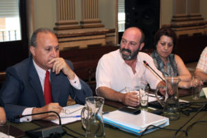 Pedro Jiménez (IU) interviene en el pleno celebrado hoy. (Foto: Daniel Vázquez)