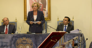 Petronila Guerrero, durante el discurso de investidura. (Foto: Julián Pérez)