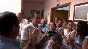 Manifestación "espontánea" de apoyo al alcalde de Higuera tras su detención.