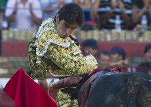 Desplante de Miguel Ángel Perera. (Julián Pérez)