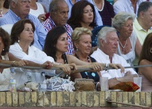 Carmen Martínez Bordíu, junto a José Luis García Palacios y esposa. (Julián Pérez)