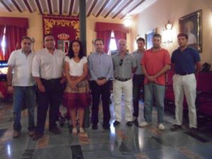 Organizadores de AICAB junto al alcalde de Almonte.