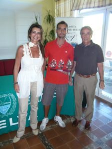 El vencedor, entre Carmen Sacristán y Cristóbal Guerrero.