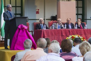 Aspecto de la mesa presidencial del pregón taurino. (Julián Pérez).