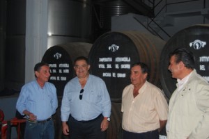 Juan Carlos Lagares en su visita a una cooperativa.