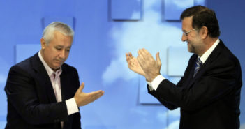 Javier Arenas izquierda junto a Mariano Rajoy.