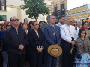 La alcaldesa y el primer teniente de alcalde en la Misa de Romeros