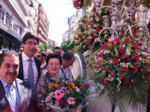 Ofrenta de flores de la Caja Rural a Emigrantes