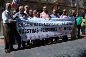 Pensionistas y jubilados muestran su rechazo a los recortes