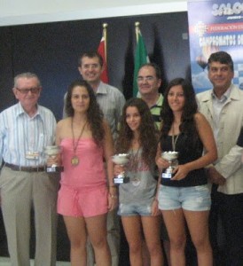 La ayamontina Mariela Perera, entre los ganadores del torneo.