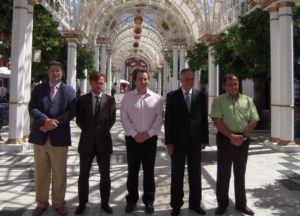 Los representantes institucionales bajo la catedral