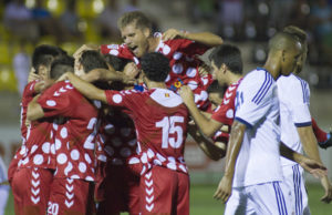 Futbolistas del Recreativo celebrando un gol ante el Castilla. (J. Pérez)