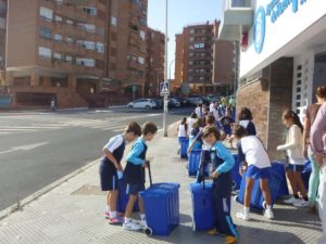 Entrega cubos Colegio Maristas1