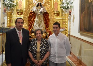 JOAQUIN LUIS DOMINGUEZ JUNTO A SU MADRE Y SU HIJO MAYOR EN LAS HERMANAS DE LA CRUZ EL PASADO AGOSTO