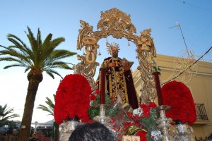 Imagen de San Antonio Abad procesionando por Trigueros.