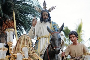 La popular Borriquita en las calles de Huelva. (Celia HK)