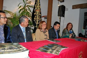 el presidente del Consejo el Presidente de la Hermandad la Alcaldesa el Hermano Mayor y la Pregonera