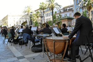 La Banda Municipal en la plaza de las Monjas.