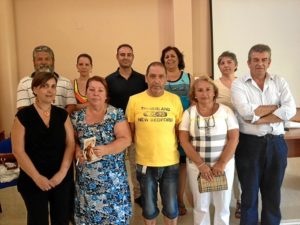 El concejal de Salud, primero por la derecha, junto a la nueva Junta Local de la AECC.