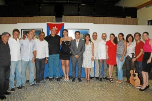 Participantes en la muestra de cultura cubana.