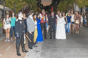 Imagen de archivo de un 'aperitivo' de la representación en la Gran Vía de Huelva. 