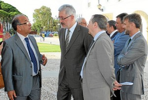 El rector recibe al consejero Antonio Ávila.