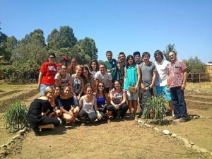 Participantes en el campo de trabajo.