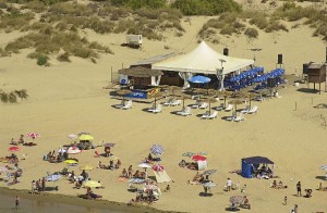 Chiringuito en playa de El Portil.