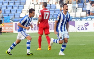 Arana celebrando el gol del Recreativo. (Espínola)