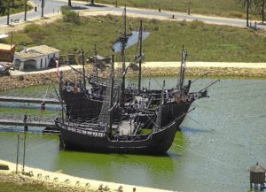 Muelle de las Carabelas, en el paraje de La Rábida.