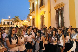 Voluntarios durante el Taponazo de Salida de la primera edición de la Noche Blanca.