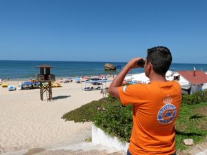 Vigilantes en la playa de Matalascañas.