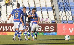 Futbolistas del Recreativo celebrando el gol de la victoria. (Espínola)