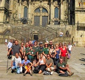 Los participantes, ante la catedral de Santiago.