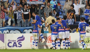 Futbolistas del Recreativo celebrando la victoria. (Espínola)