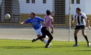 Partido de veteranos entre el Hinojos y el Bormujos.