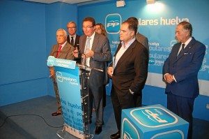 Dirigentes populares en la rueda de prensa de este miércoles en la sede del PP en Huelva.