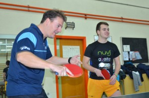 Yimi Rúa, jugador-entrenador del Conservas Lola de tenis de mesa.