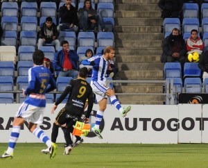 Morcillo, despejando un balón. (Espínola)