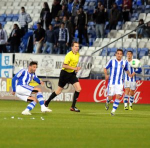 Arana disparando a puerta ante el Levante. (Espínola)