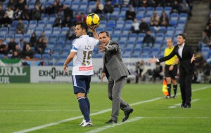 Sergi Barjuan, dando instrucciones a su capitán Cifu. (Espínola)