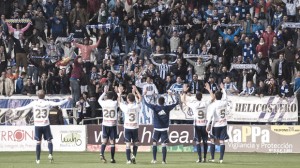 Jugadores del Recreativo recibiendo el cariño de la afición.