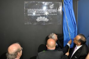 Placa conmemorativa de la inauguración del Museo del Recreativo de Huelva.