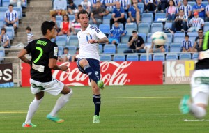 Fernando Vega despejando un balón. (Espínola)