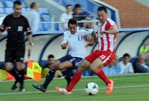 Ezequiel intentando marcharse en velocidad. (Espínola)