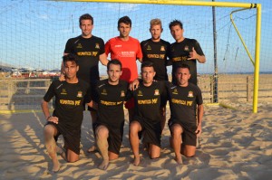 Equipo de fútbol playa del Salón del Deporte.