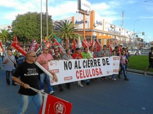 Imagen de archivo de la protesta en Huelva contra el cierre de la planta de Huelva.